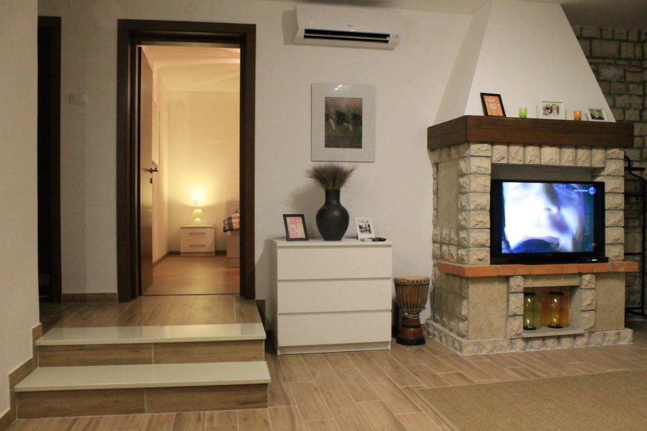 Apartments Dina 普拉 外观 照片
