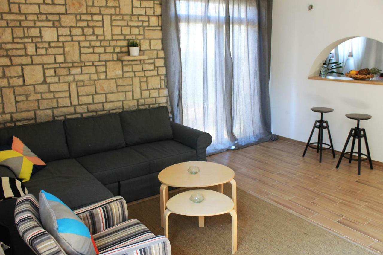 Apartments Dina 普拉 外观 照片