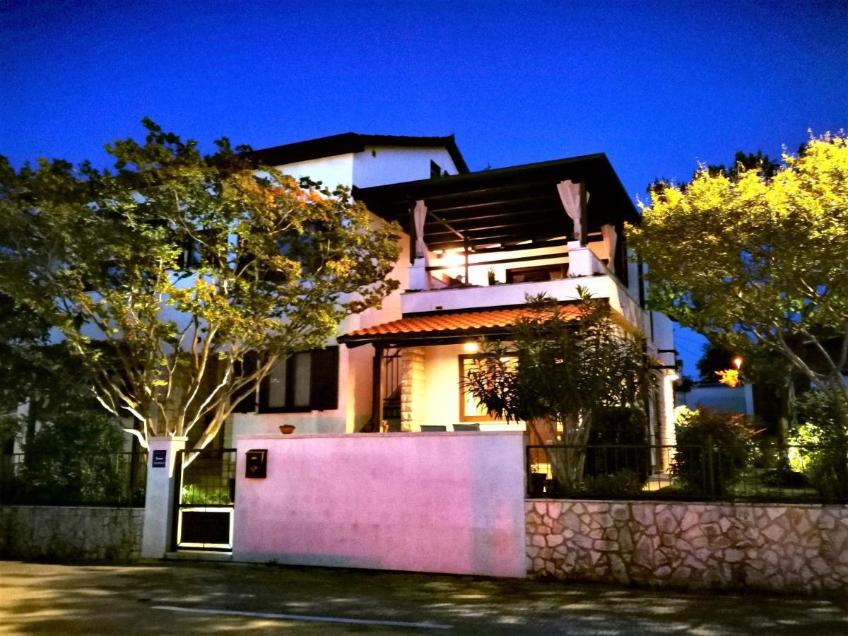 Apartments Dina 普拉 外观 照片